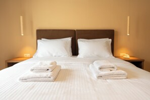 4 bedrooms, iron/ironing board, free WiFi, bed sheets