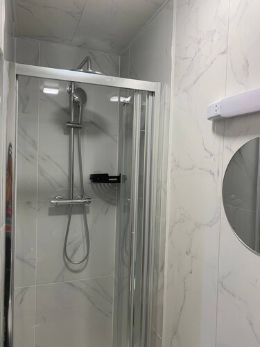 Room-ensuite Room With King Bed