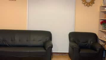 Shared Dormitory, 1 Bedroom, Smoking | Living room