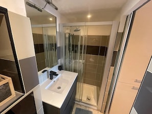 Bathroom - Studio 'Soleil et Liberté' - Village Naturiste (Le Cap d'Agde)