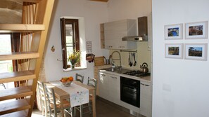 Kühlschrank, Ofen, Herdplatte, Hochstuhl