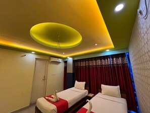 패밀리 더블룸, 시내 전망 | 객실 내 금고, 책상, 암막 커튼, 무료 WiFi