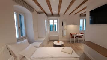 Studio, Non Smoking, Pets Not Allowed | Premium bedding, memory foam beds, in-room safe, desk