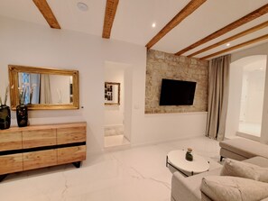 Deluxe Condo, Non Smoking, Pets Not Allowed | Living area | 55-inch Smart TV with satellite channels