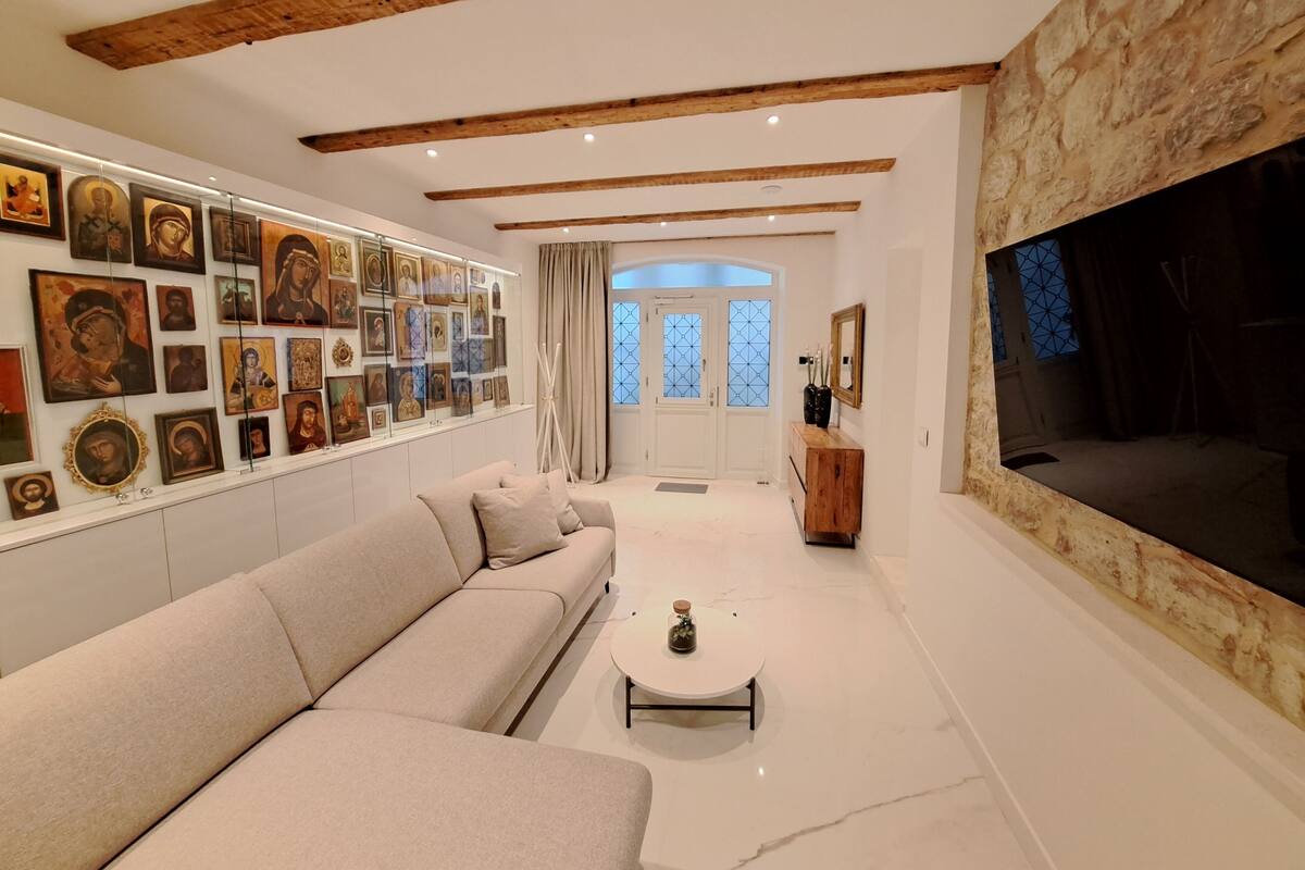 Deluxe Apart Daire, Sigara İçilmez, Evcil Hayvanlara İzin Verilmez | Oturma alanı | Uydu yayını kanalları bulunan 55 inç akıllı televizyon 