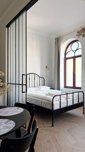 1 habitación, tabla de planchar con plancha, wifi y ropa de cama 