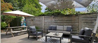 Well-kept bungalow with large fenced garden in a quiet park