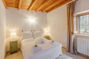 2 quartos, ferros/tábuas de passar roupa, Wi-Fi, roupa de cama