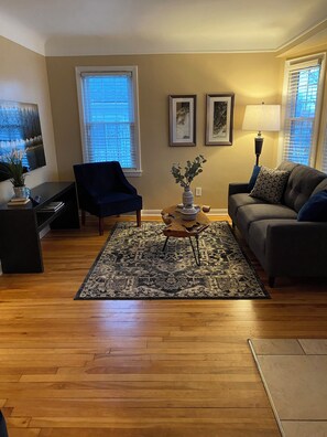 Smart TV - Charming 2 bedroom and 1 bath home in Birmingham. (Birmingham)