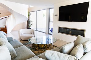 Smart TV, stereo