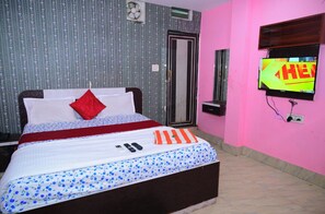 1 bedroom, desk, free WiFi, bed sheets