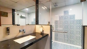 Superior Double Room | Bathroom | Shower, hair dryer, towels, soap