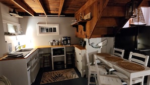 Kaffetrakter/tekoker, kjøleskap, mikrobølgeovn og vannkoker
