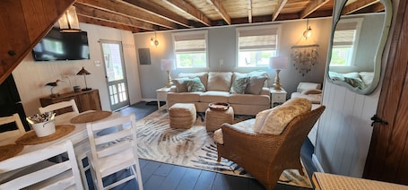 TV. Cozy cottage steps to beach sleeps 5 with WiFi, AC in charming Marshfield