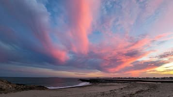 沙滩椅、沙滩毛巾