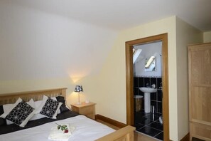 1 多间卧室、熨斗/熨衣板、WiFi、床单