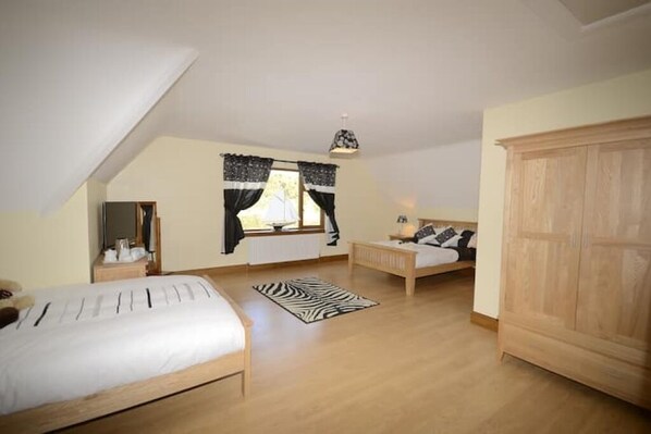 1 多间卧室、熨斗/熨衣板、WiFi、床单