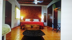 4 bedrooms, iron/ironing board, Internet, bed sheets