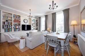 TV - Primrose Rooftops, by Veeve (London)