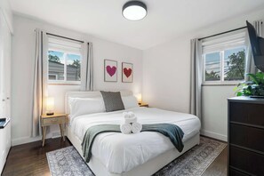 5 bedrooms, desk, iron/ironing board, travel cot