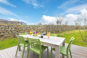 Outdoor dining - 64 Una, Carbis Bay – Sleep 6 – Una Spa – Balcony – Woodburner - Parking (Carbis Bay)