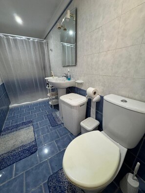Apartamento, 1 habitación | Baño | Papel higiénico