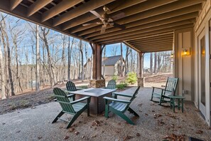 Outdoor dining - Lakefront Getaway~Dock~Fire Pit~Kayak & Games! (Seneca)