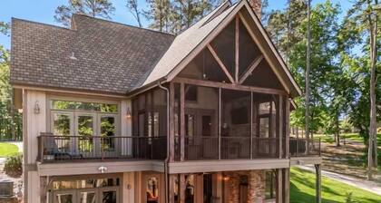 Lakefront Getaway~Dock~Fire Pit~Kayak & Games!