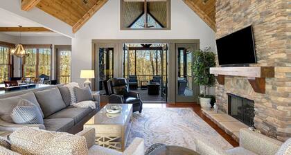 Lakefront Getaway~Dock~Fire Pit~Kayak & Games!