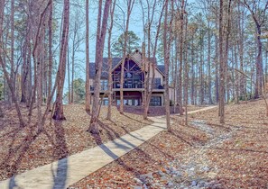 Exterior - Lakefront Getaway~Dock~Fire Pit~Kayak & Games! (Seneca)