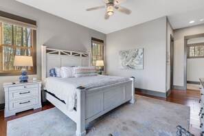 4 bedrooms, desk, iron/ironing board, travel crib - Lakefront Getaway~Dock~Fire Pit~Kayak & Games! (Seneca)