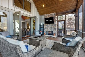 Interior - Lakefront Getaway~Dock~Fire Pit~Kayak & Games! (Seneca)