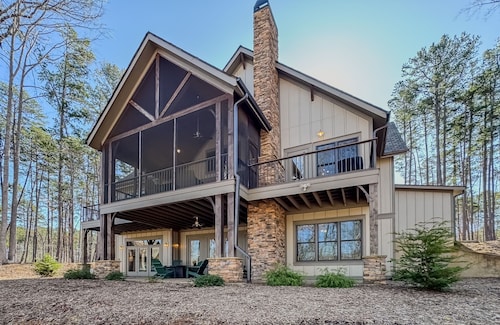 Lakefront Getaway~Dock~Fire Pit~Kayak & Games!