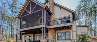 Lakefront Getaway~Dock~Fire Pit~Kayak & Games!