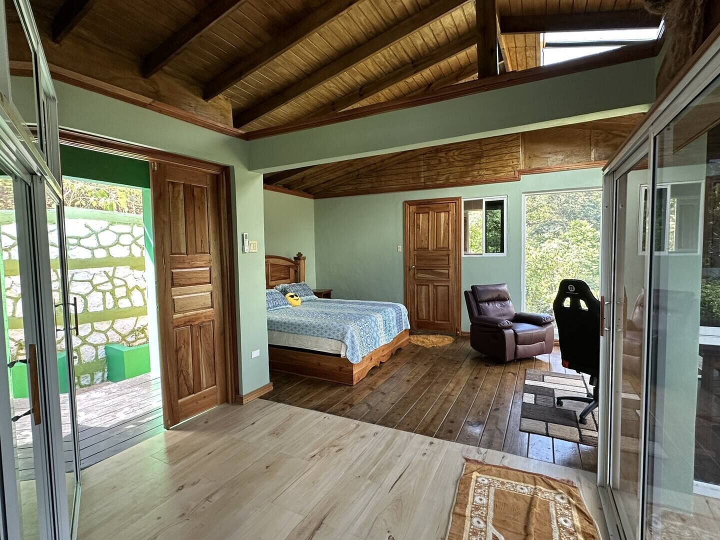 2 多间卧室、办公桌、熨斗/熨衣板、免费 WiFi