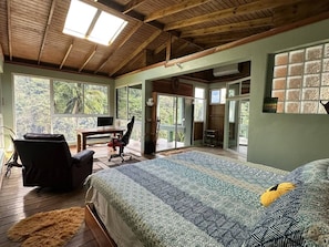 2 bedrooms, desk, iron/ironing board, free WiFi - Exclusive Mountain & Farm Villa Escape (Spring Garden)