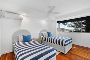 4 Schlafzimmer, Schreibtisch, Bügeleisen/Bügelbrett, WLAN
