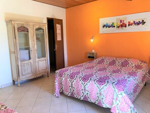 1 chambre, fer et planche à repasser, Wi-Fi, draps fournis