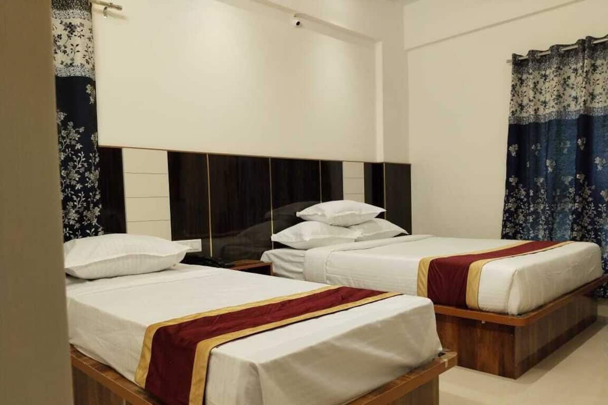Rollaway beds, free WiFi, bed sheets