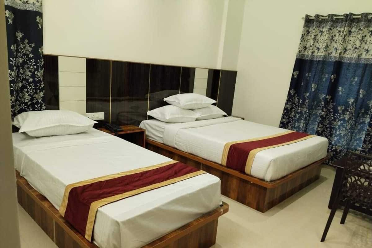 Rollaway beds, free WiFi, bed sheets