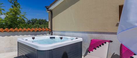 Bain à remous extérieur
