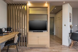 Flat-screen TV - Zen Luxury Studio (Chania)
