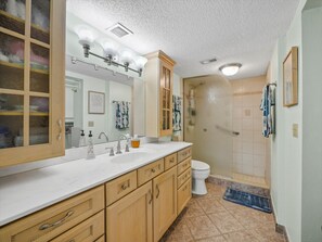 Suihku, hiustenkuivaaja