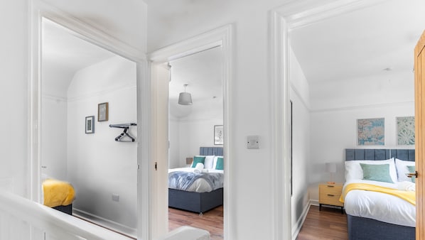 3 dormitorios, tabla de planchar con plancha, wifi gratis y ropa de cama