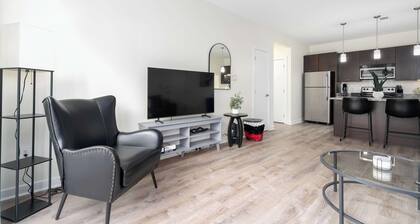 Updated 2-Bedroom with a pool and hot tub