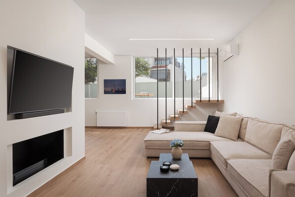 TV - Athena's Lemon Grove Glyfada (Voula)