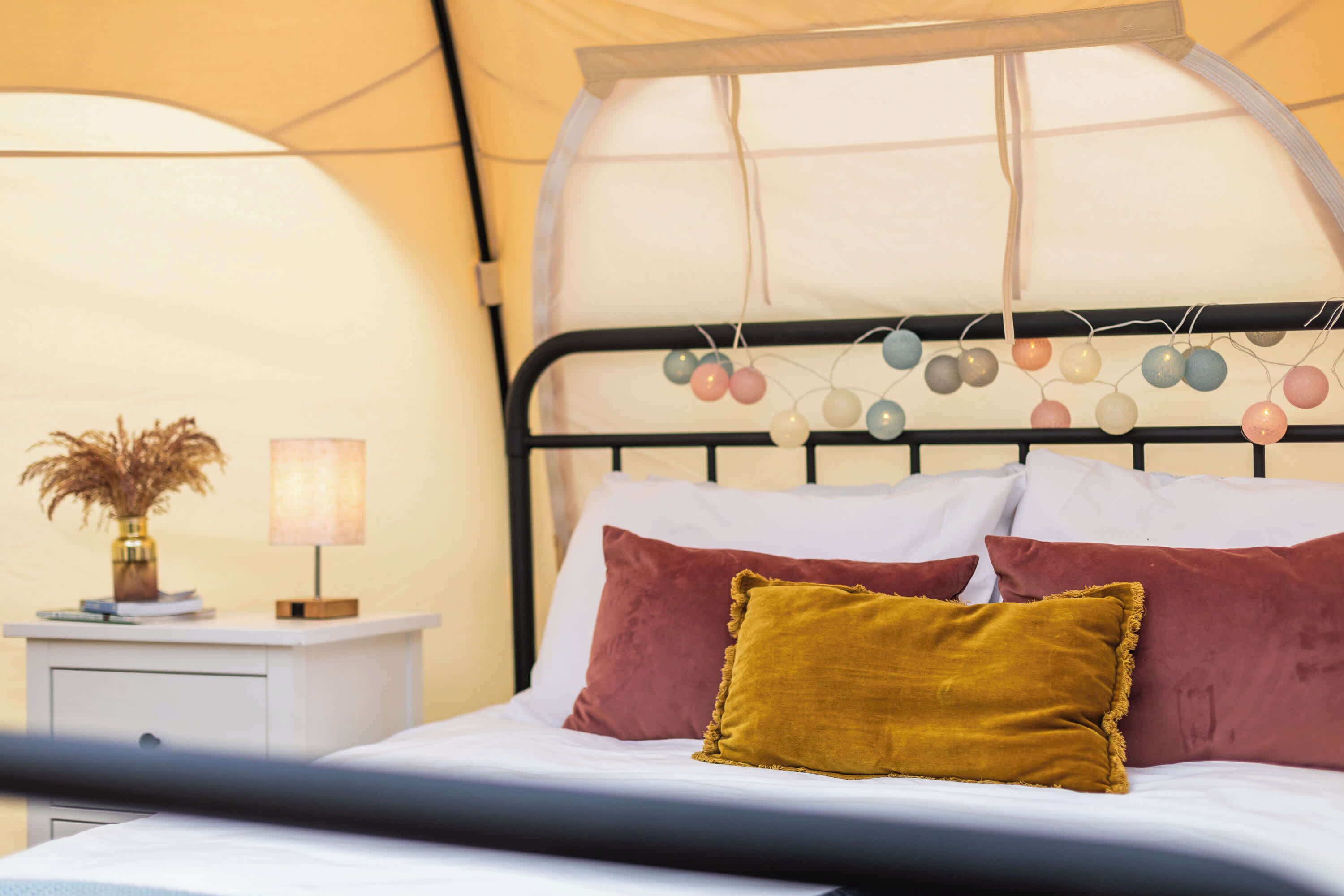 1 bedroom, bed sheets