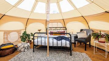 1 bedroom, bed sheets