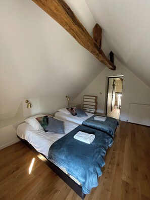 2 chambres, fer et planche à repasser, draps fournis