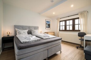 3 bedrooms, desk, iron/ironing board, travel crib - Your modern vacation oasis on Lake Müritz - FeHaus Lake Residence in Rechlin (Rechlin)